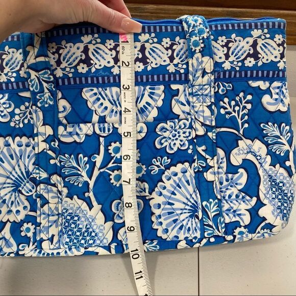 VERA BRADLEY Blue Betsey Quilted Tote Bag - Picture 9 of 10